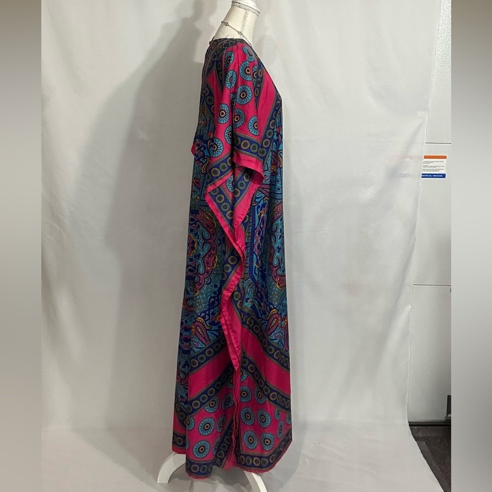 Pink and Blue Resort Wear Dress with V-Neck and Dolman Sleeves - Picture 3 of 5
